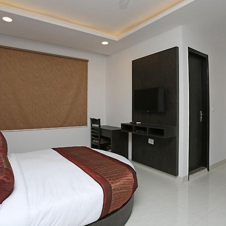 Hotel O M Suites New Delhi Eksteriør bilde
