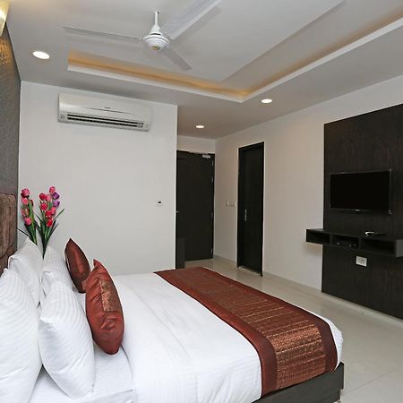 Hotel O M Suites New Delhi Eksteriør bilde