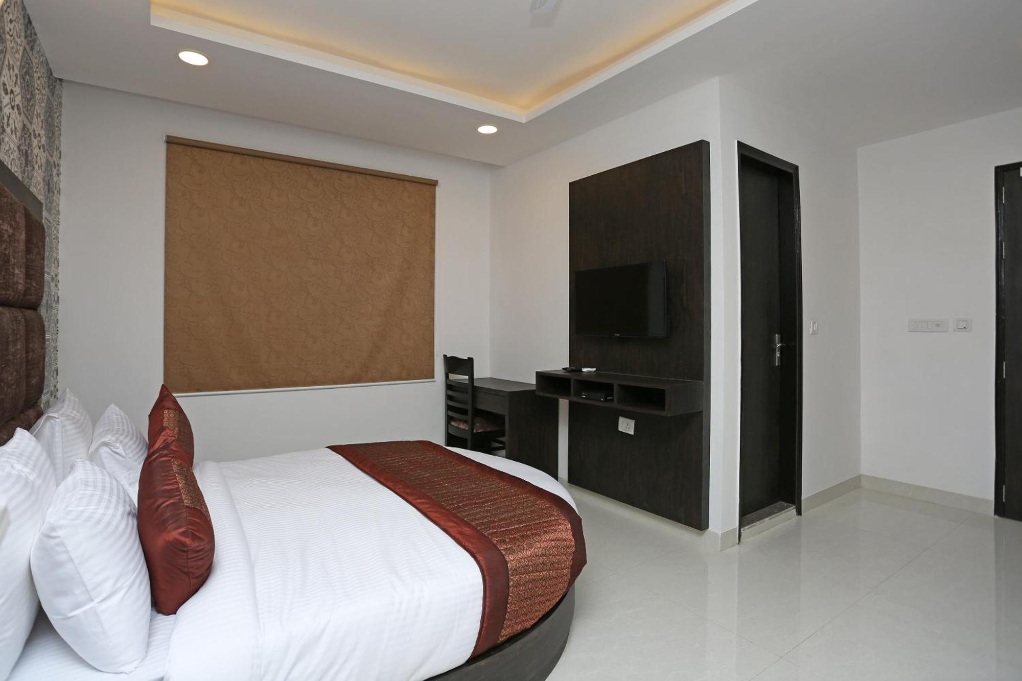 Hotel O M Suites New Delhi Eksteriør bilde