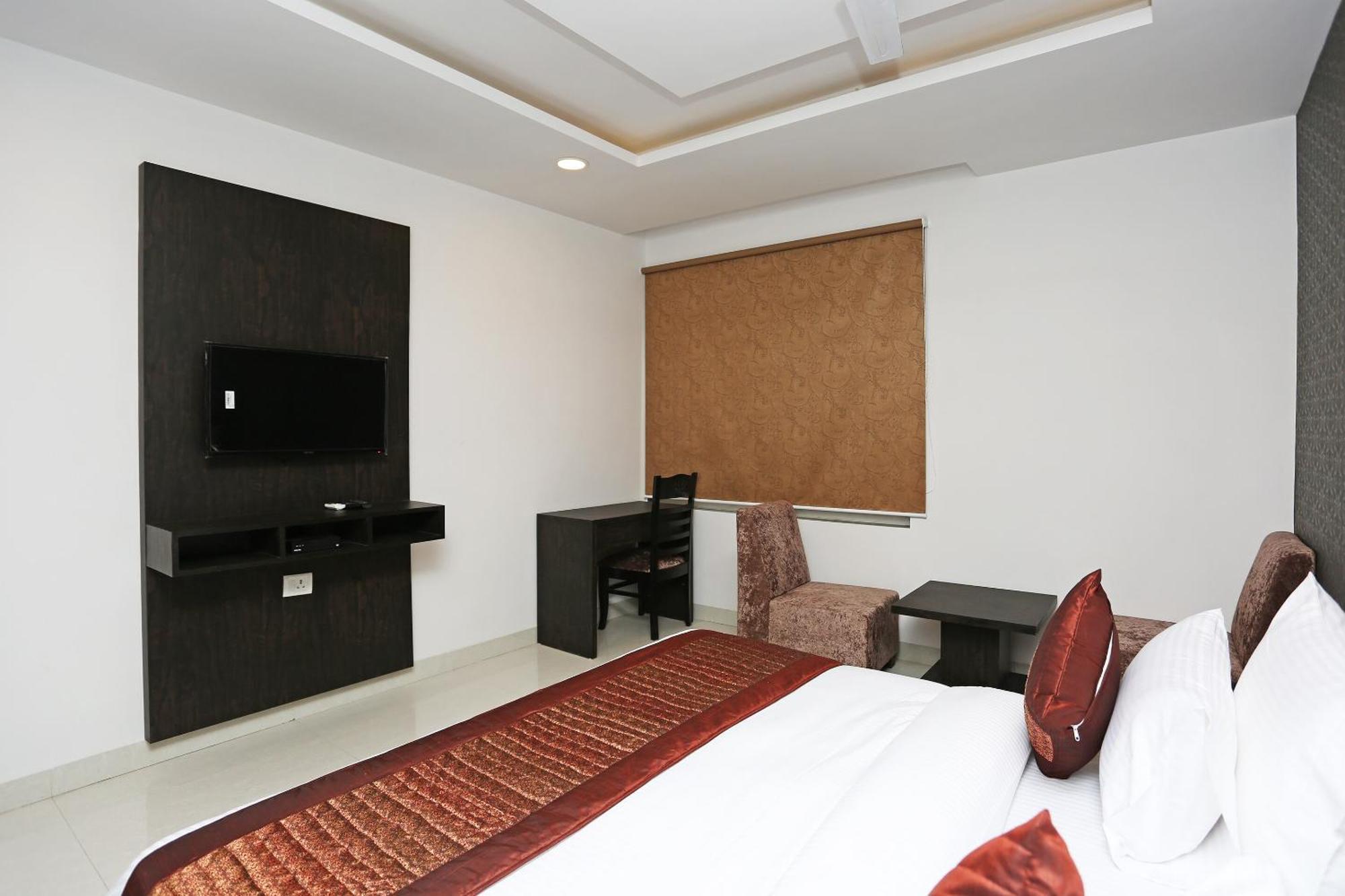 Hotel O M Suites New Delhi Eksteriør bilde