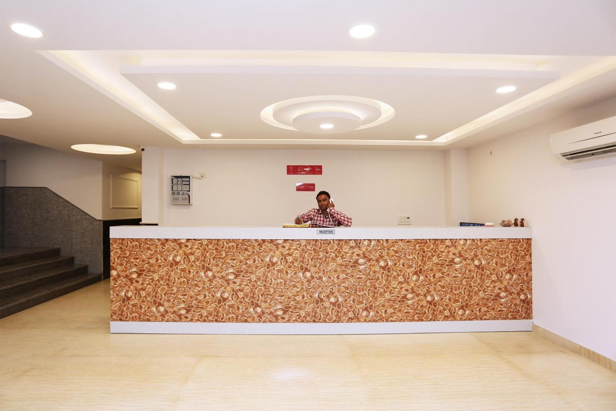 Hotel O M Suites New Delhi Eksteriør bilde
