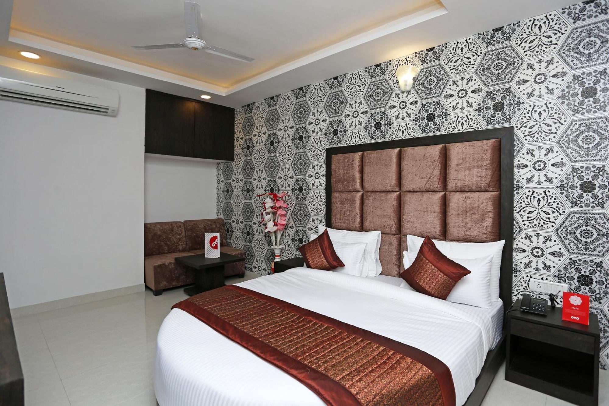Hotel O M Suites New Delhi Eksteriør bilde