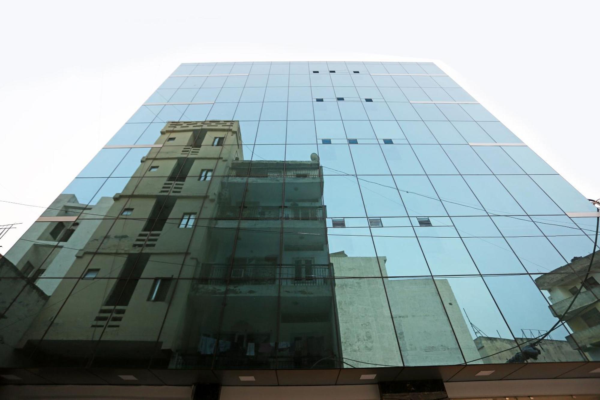 Hotel O M Suites New Delhi Eksteriør bilde