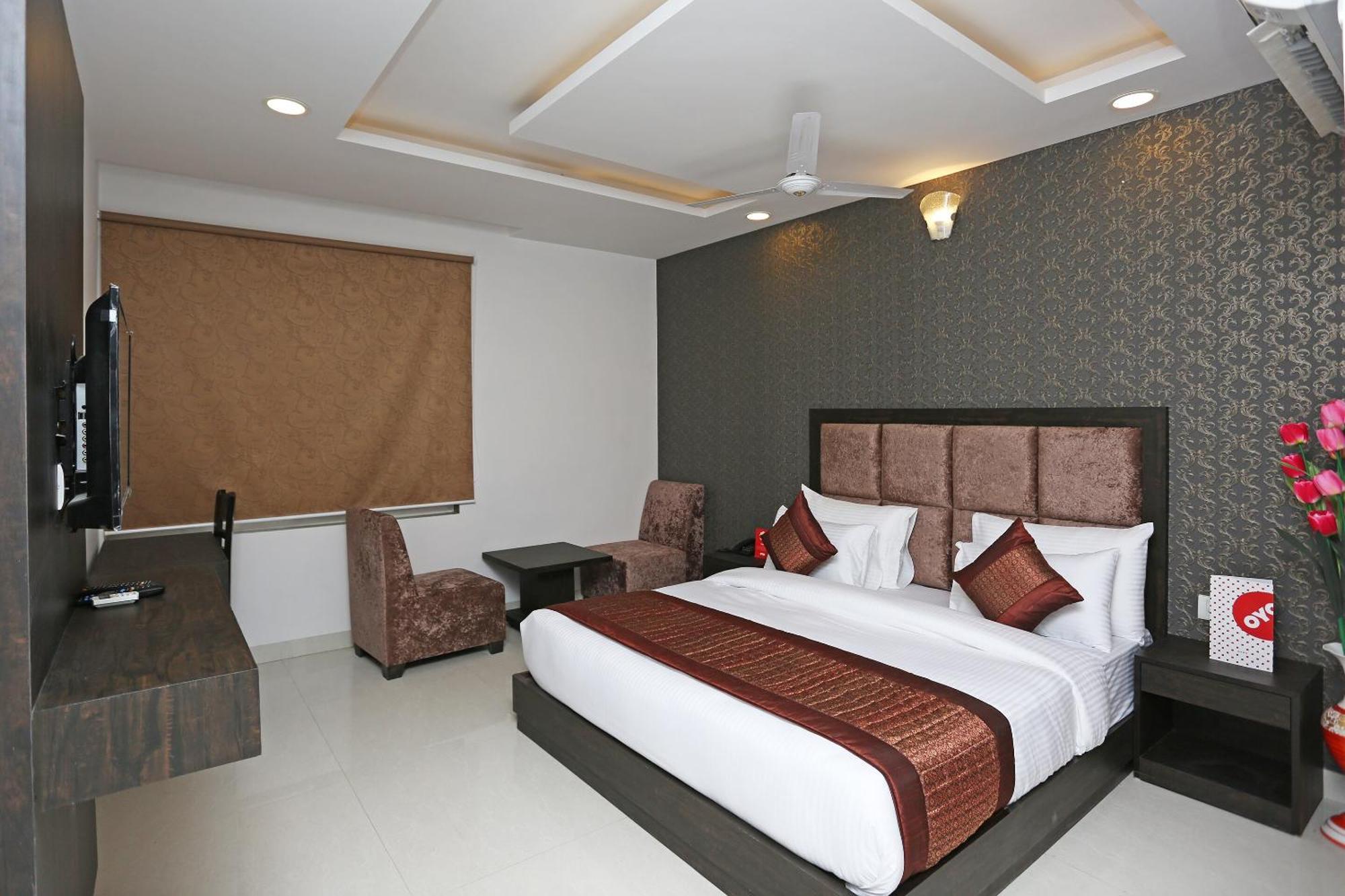 Hotel O M Suites New Delhi Eksteriør bilde