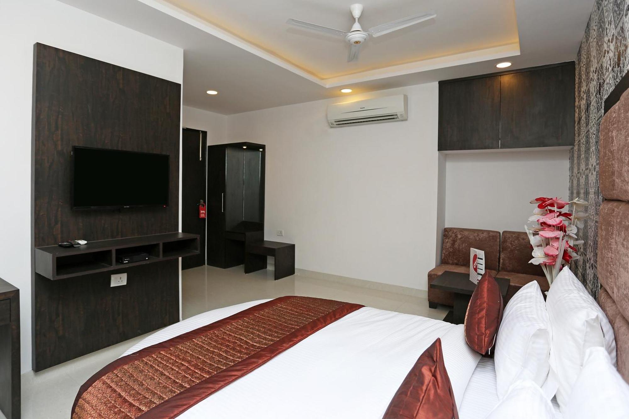 Hotel O M Suites New Delhi Eksteriør bilde